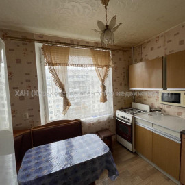 Продам квартиру, Сергея Тимошенко ул. , 1 кім., 26 м², косметический ремонт