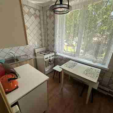 Продам квартиру, Непокоренных ул. , 2  ком., 47 м², косметический ремонт 