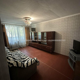 Продам квартиру, Непокоренных ул. , 2 кім., 47 м², косметический ремонт