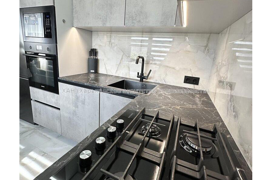 Продам квартиру, Аэрокосмический пр. , 3 кім., 67.90 м², евроремонт 