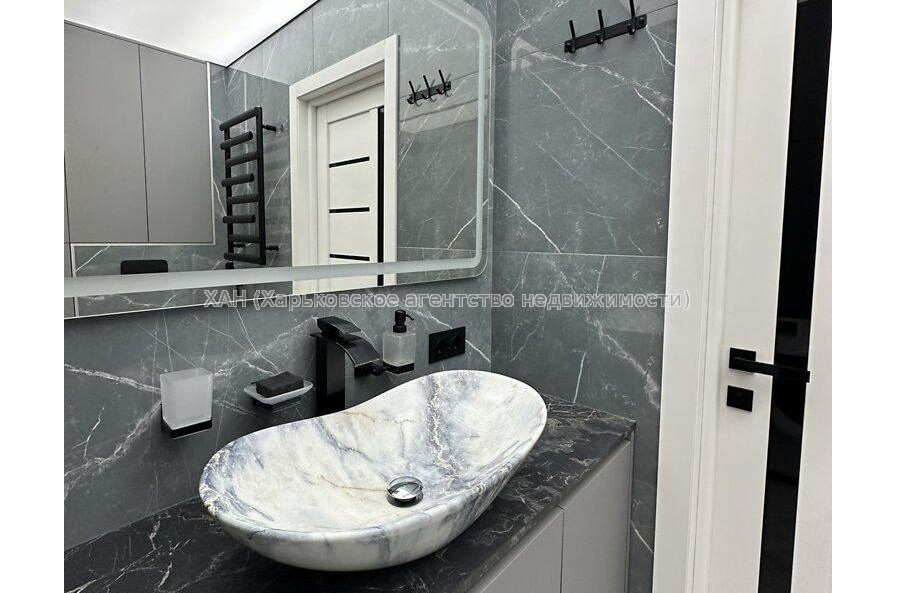 Продам квартиру, Аэрокосмический пр. , 3 кім., 67.90 м², евроремонт 