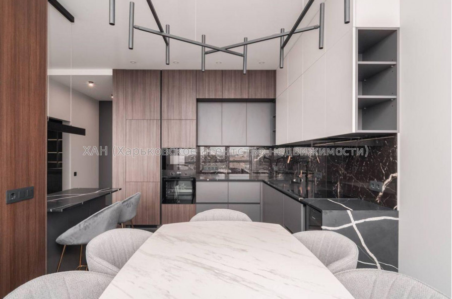 Продам квартиру, Молочная ул. , 3 кім., 85 м², авторский дизайн 