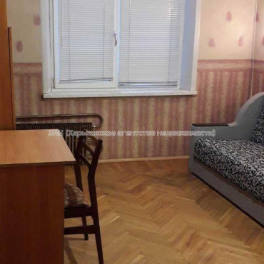 Продам квартиру, Дмитрия Коцюбайло ул. , 3  ком., 65 м², косметический ремонт 