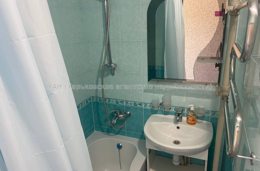 Продам квартиру, Ахсарова Энвера ул. , 4  ком., 69.60 м², капитальный ремонт 