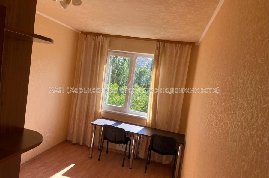 Продам квартиру, Ахсарова Энвера ул. , 4  ком., 69.60 м², капитальный ремонт 