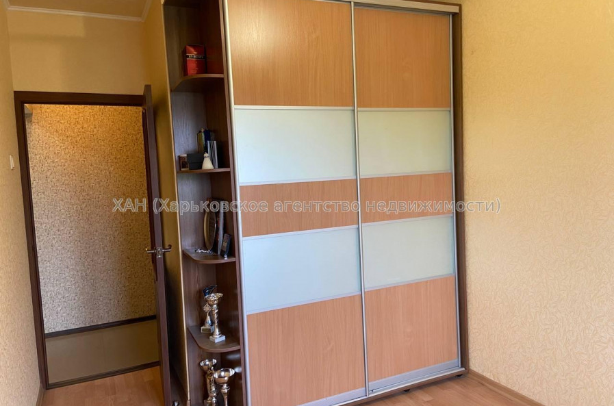 Продам квартиру, Ахсарова Энвера ул. , 4  ком., 69.60 м², капитальный ремонт 