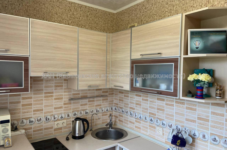 Продам квартиру, Ахсарова Энвера ул. , 4  ком., 69.60 м², капитальный ремонт 