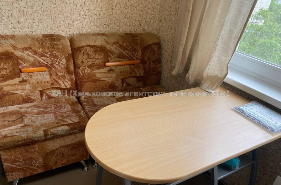 Продам квартиру, Ахсарова Энвера ул. , 4  ком., 69.60 м², капитальный ремонт 