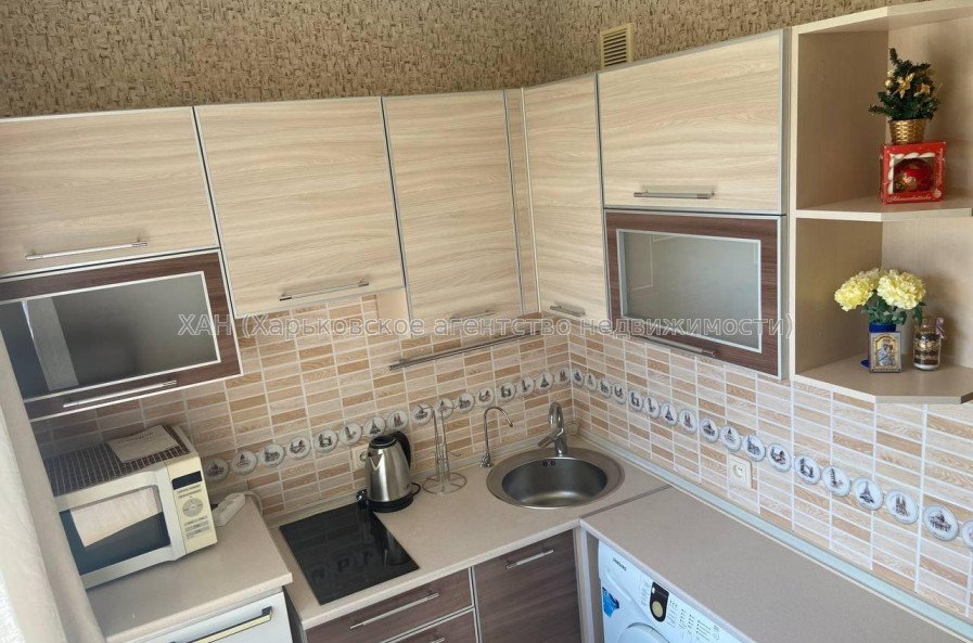 Продам квартиру, Ахсарова Энвера ул. , 4  ком., 69.60 м², капитальный ремонт 