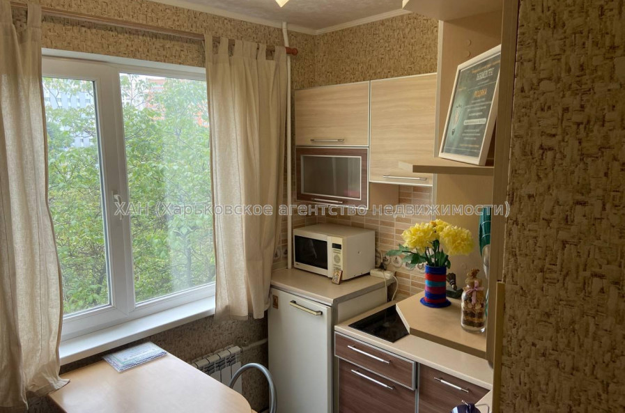 Продам квартиру, Ахсарова Энвера ул. , 4  ком., 69.60 м², капитальный ремонт 