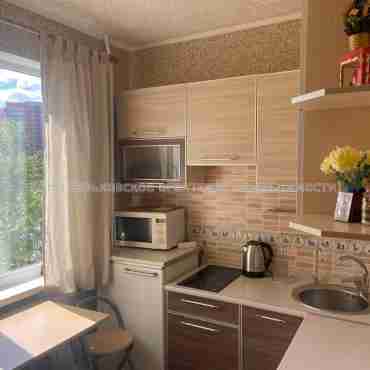 Продам квартиру, Ахсарова Энвера ул. , 4  ком., 69.60 м², капитальный ремонт 