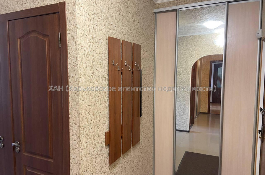 Продам квартиру, Ахсарова Энвера ул. , 4  ком., 69.60 м², капитальный ремонт 
