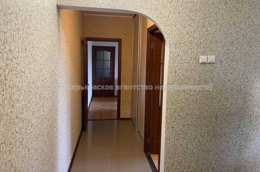Продам квартиру, Ахсарова Энвера ул. , 4  ком., 69.60 м², капитальный ремонт 