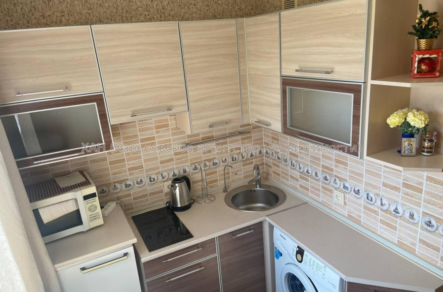 Продам квартиру, Ахсарова Энвера ул. , 4  ком., 69.60 м², капитальный ремонт 