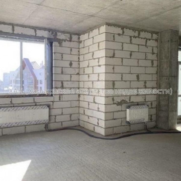 Продам квартиру, Динамовская ул. , 3 кім., 103.30 м², без отделочных работ 