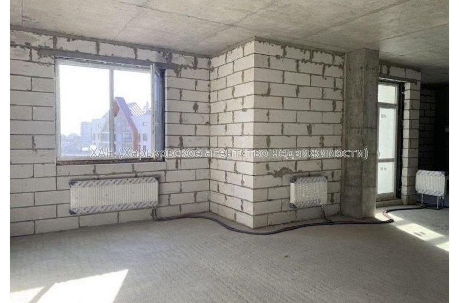 Продам квартиру, Динамовская ул. , 3 кім., 103.30 м², без отделочных работ 