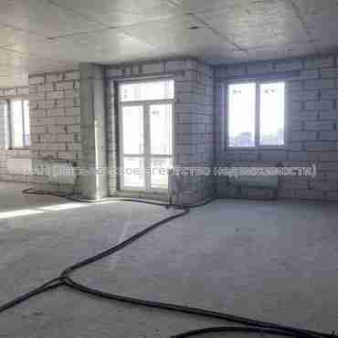 Продам квартиру, Динамовская ул. , 3  ком., 103.30 м², без отделочных работ 