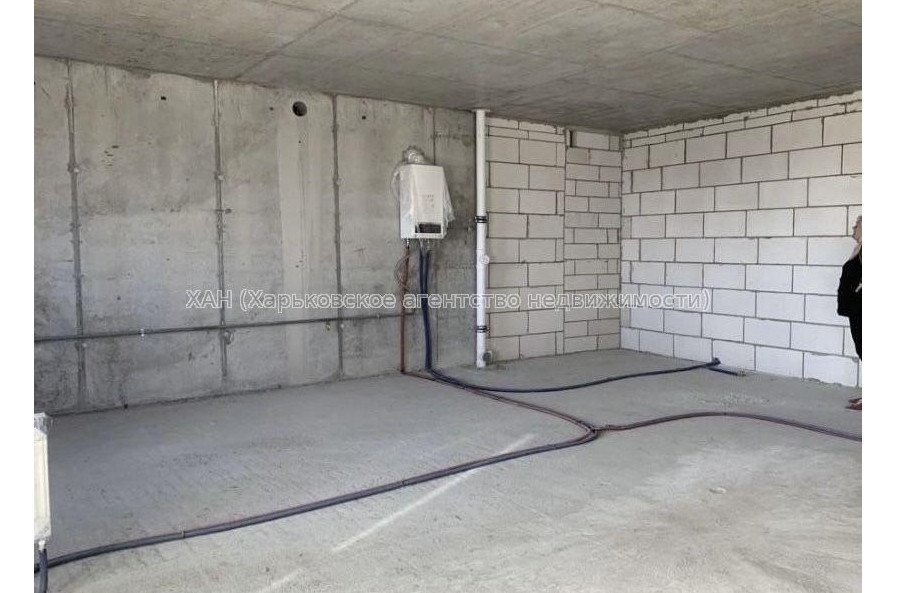 Продам квартиру, Динамовская ул. , 3  ком., 103.30 м², без отделочных работ 