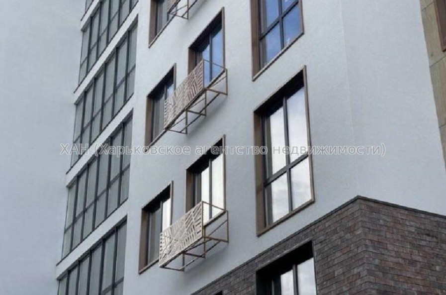 Продам квартиру, Динамовская ул. , 3 кім., 103.30 м², без отделочных работ 