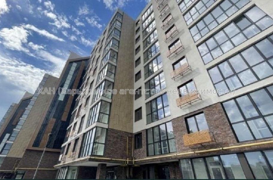 Продам квартиру, Динамовская ул. , 3 кім., 103.30 м², без отделочных работ 