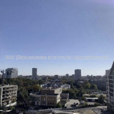 Продам квартиру, Динамовская ул. , 3 кім., 103.30 м², без отделочных работ 