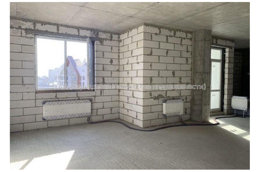 Продам квартиру, Динамовская ул. , 3  ком., 103.30 м², без отделочных работ 