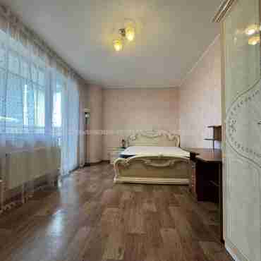 Продам квартиру, 2 кім., 75 м², косметический ремонт 