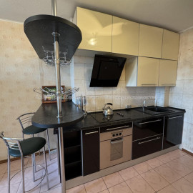 Продам квартиру, Тракторостроителей просп. , 94В , 2  ком., 76.90 м², капитальный ремонт