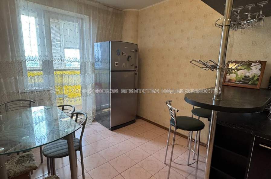 Продам квартиру, 2 кім., 75 м², косметический ремонт 