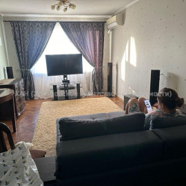 Продам квартиру, Аэрокосмический пр. , 3 кім., 60.20 м², косметический ремонт