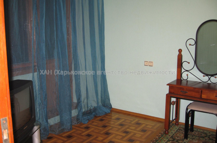 Продам квартиру, Натальи Ужвий ул. , 4 кім., 80 м², капитальный ремонт 