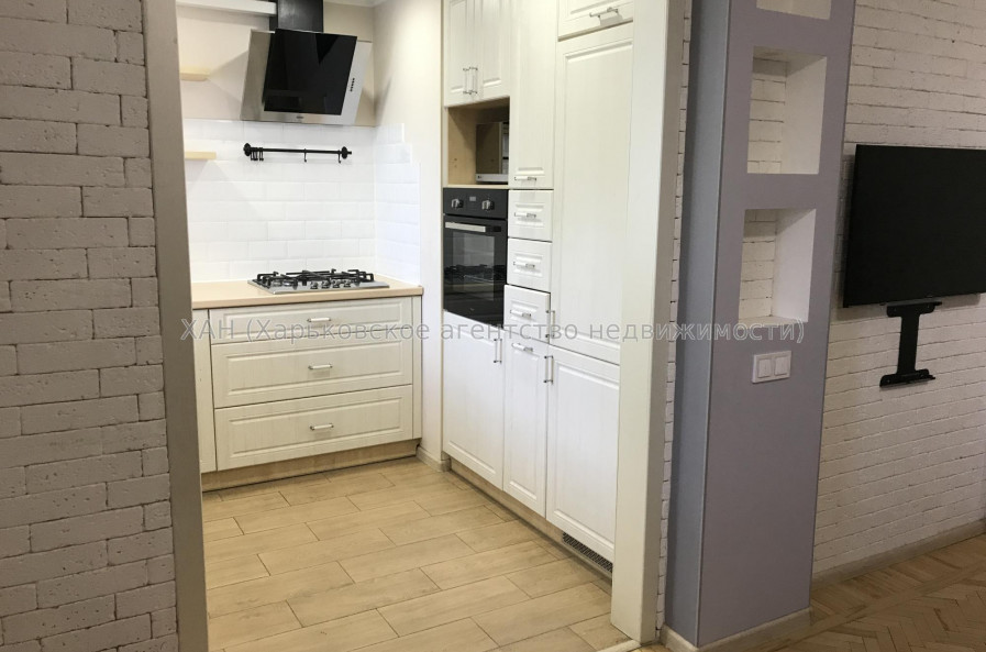 Продам квартиру, Тобольская ул. , 52 , 3  ком., 56.50 м², евроремонт 
