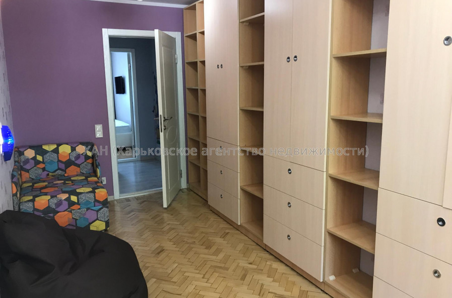 Продам квартиру, Защитников Неба ул. , 52 , 3  ком., 56.50 м², евроремонт 
