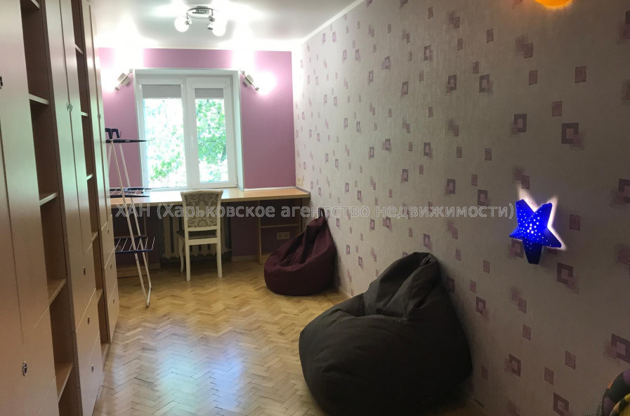 Продам квартиру, Защитников Неба ул. , 52 , 3  ком., 56.50 м², евроремонт 
