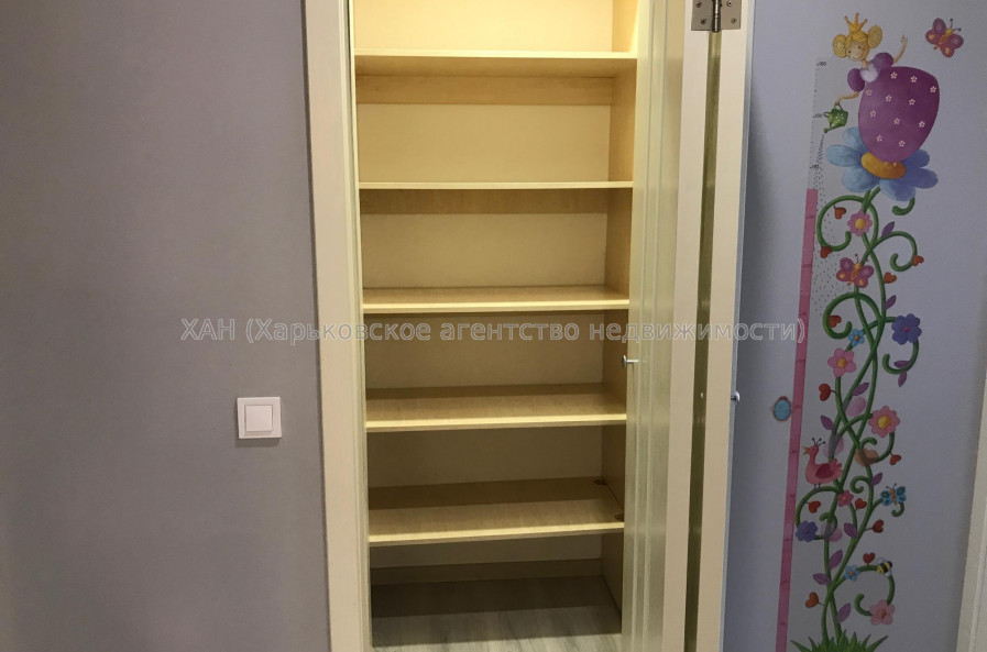 Продам квартиру, Защитников Неба ул. , 52 , 3  ком., 56.50 м², евроремонт 