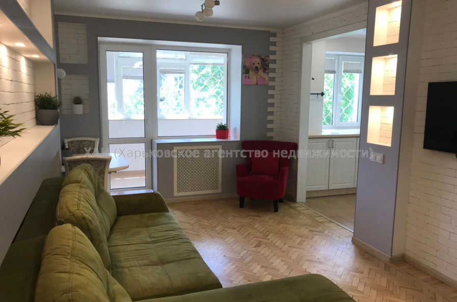 Продам квартиру, Защитников Неба ул. , 52 , 3  ком., 56.50 м², евроремонт 