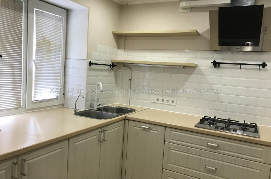 Продам квартиру, Тобольская ул. , 52 , 3  ком., 56.50 м², евроремонт 