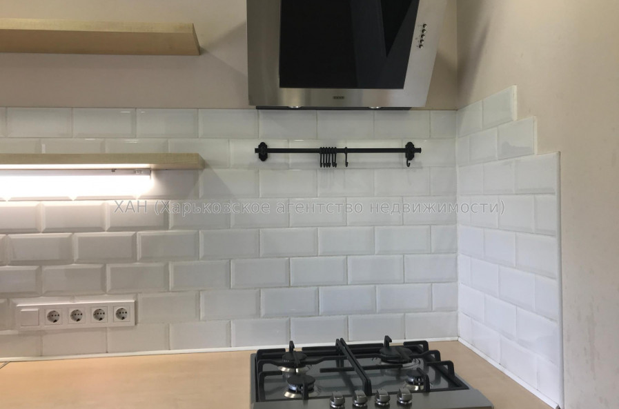 Продам квартиру, Защитников Неба ул. , 52 , 3  ком., 56.50 м², евроремонт 
