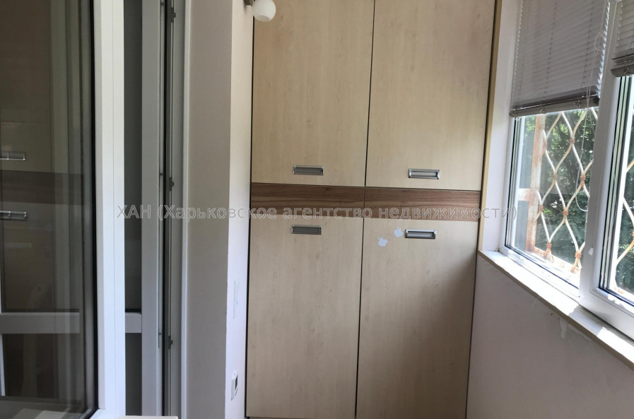 Продам квартиру, Защитников Неба ул. , 52 , 3  ком., 56.50 м², евроремонт 