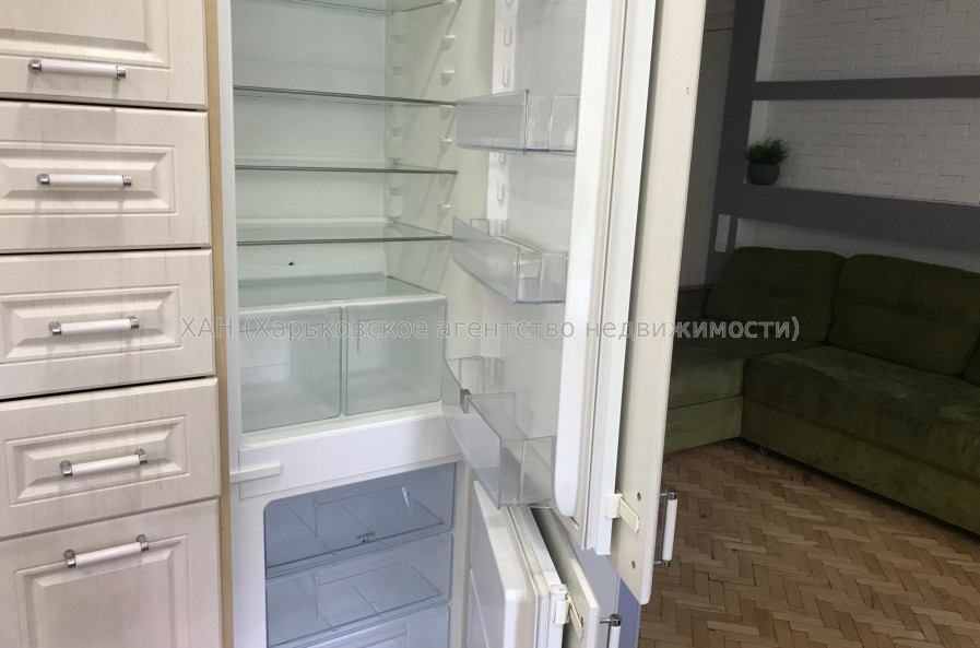 Продам квартиру, Защитников Неба ул. , 52 , 3  ком., 56.50 м², евроремонт 