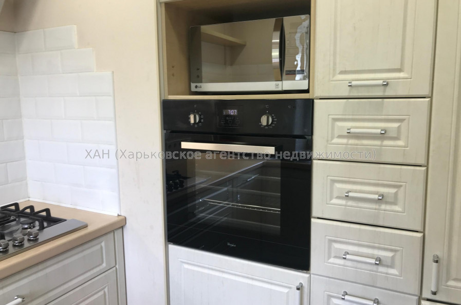 Продам квартиру, Защитников Неба ул. , 52 , 3  ком., 56.50 м², евроремонт 