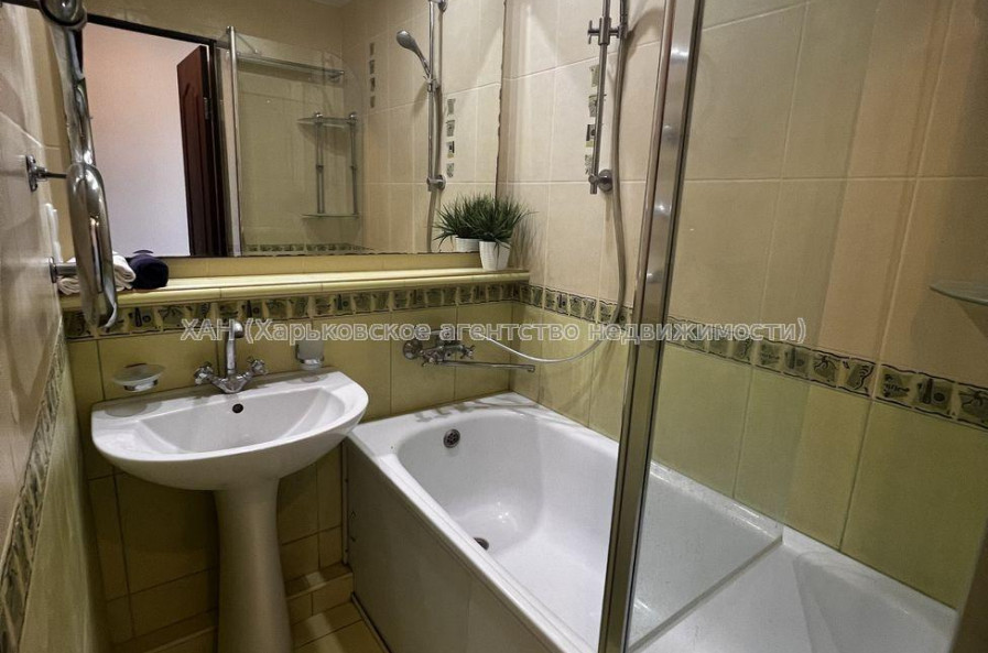 Продам квартиру, Каденюка ул. , 2 кім., 44.40 м², евроремонт 