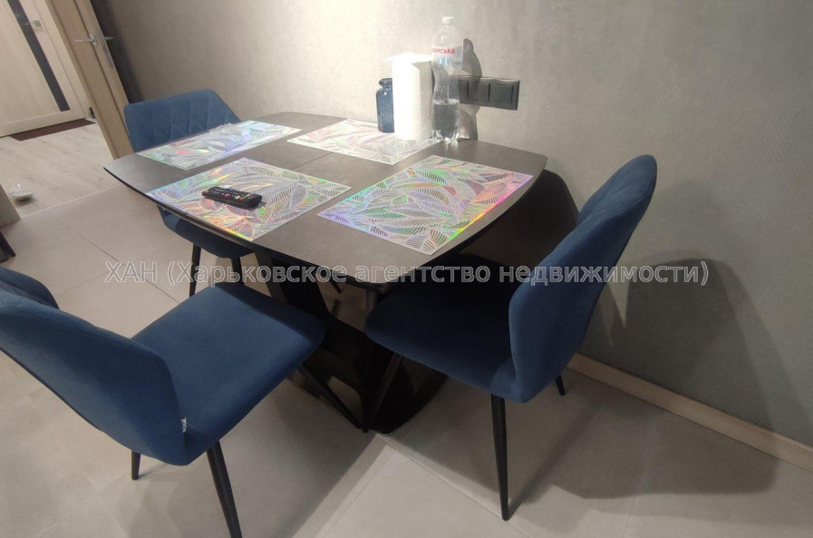 Продам квартиру, Гвардейцев Широнинцев ул. , 1 кім., 45 м², капитальный ремонт 
