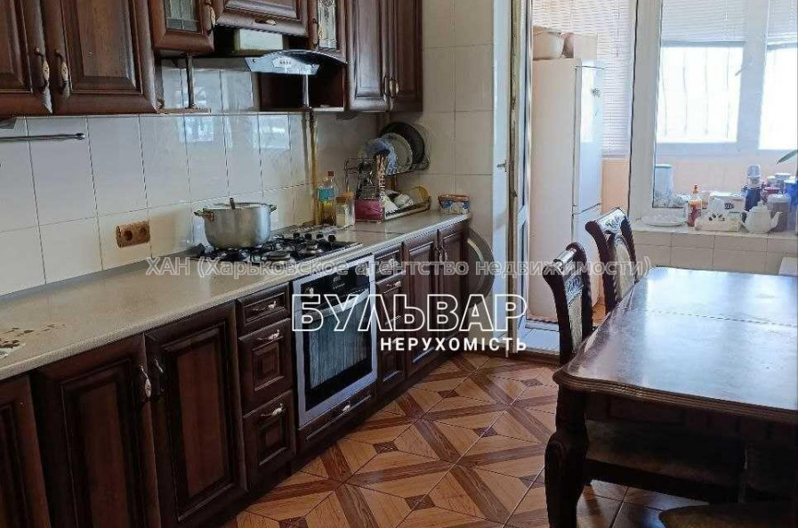 Продам квартиру, Юбилейный просп. , 3 кім., 86 м², косметический ремонт 