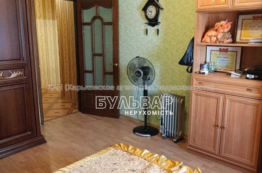 Продам квартиру, Юбилейный просп. , 3 кім., 86 м², косметический ремонт 