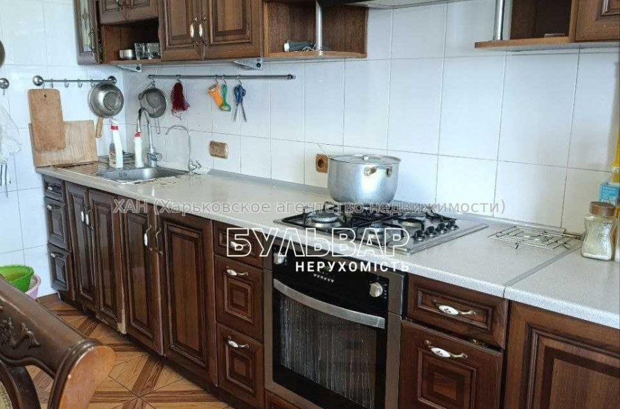 Продам квартиру, Юбилейный просп. , 3 кім., 86 м², косметический ремонт 