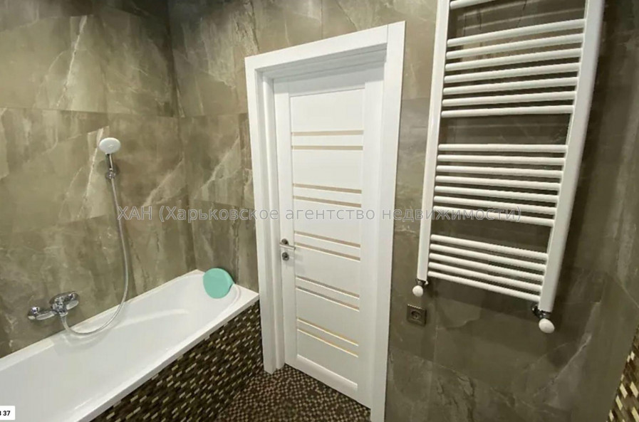 Продам квартиру, Гвардейцев Широнинцев ул. , 2  ком., 66 м², авторский дизайн 