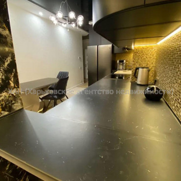 Продам квартиру, Гвардейцев Широнинцев ул. , 2  ком., 66 м², авторский дизайн 