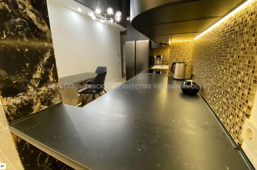 Продам квартиру, Гвардейцев Широнинцев ул. , 2  ком., 66 м², авторский дизайн 