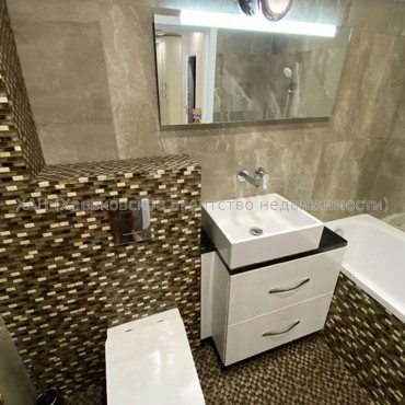 Продам квартиру, Гвардейцев Широнинцев ул. , 2  ком., 66 м², авторский дизайн 